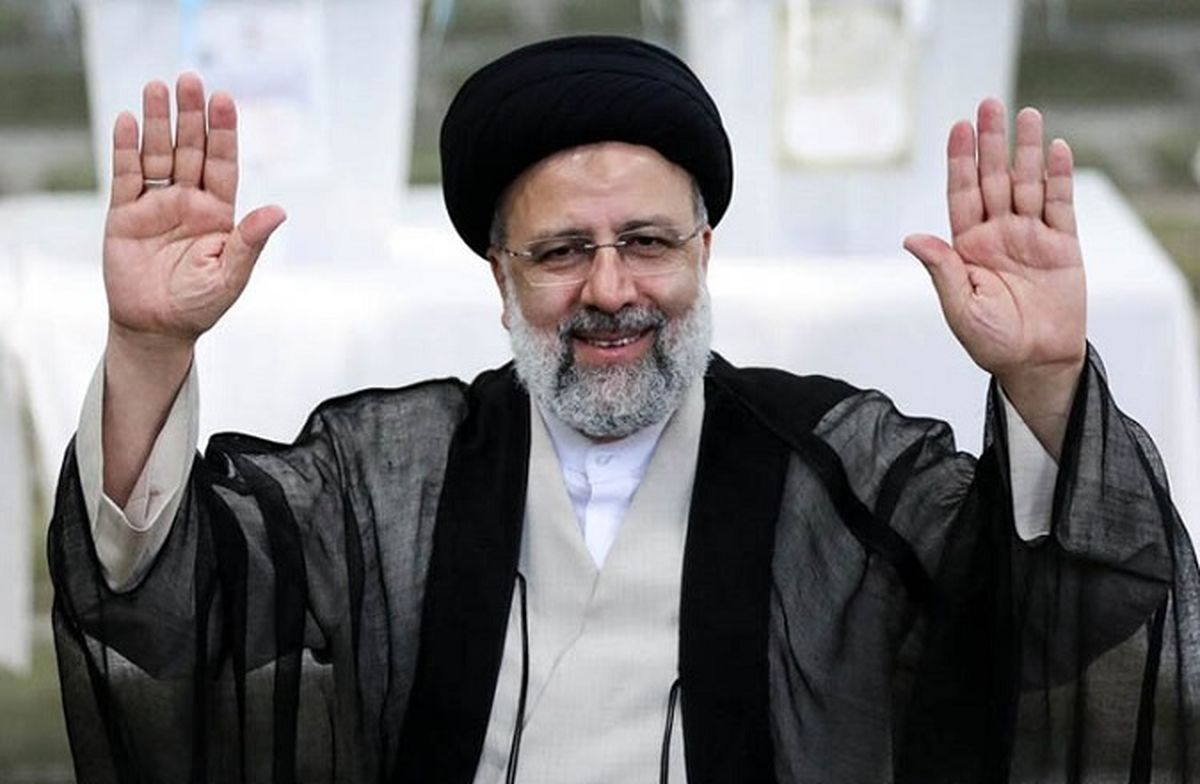 واگذاری فروش نفت به نهادها موجب فساد میشود/کمک دولت رئیسی به مافیای اقتصادی واگذاری فروش نفت به نهادها موجب فساد میشود/کمک دولت رئیسی به مافیای اقتصادی