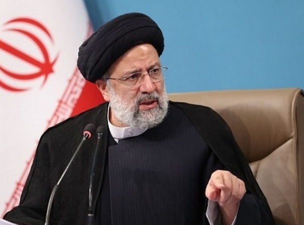 رئیسی:آمریکایی&zwnj;ها از یک طرف پیام می&zwnj;فرستند که برای توافق آماده&zwnj;ایم و از طرف دیگر، بر لیست تحریم&zwnj;ها می&zwnj;افزایند/دست به کار شوید و هواپیمای ۷۲ نفره بسازید