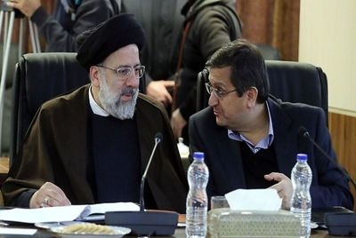پاکت دربسته که در مناظره تقدیم شد، لیست بدهکاران دانه درشت بانکی بود نه صادرکنندگان! پاکت دربسته که در مناظره تقدیم شد، لیست بدهکاران دانه درشت بانکی بود نه صادرکنندگان!