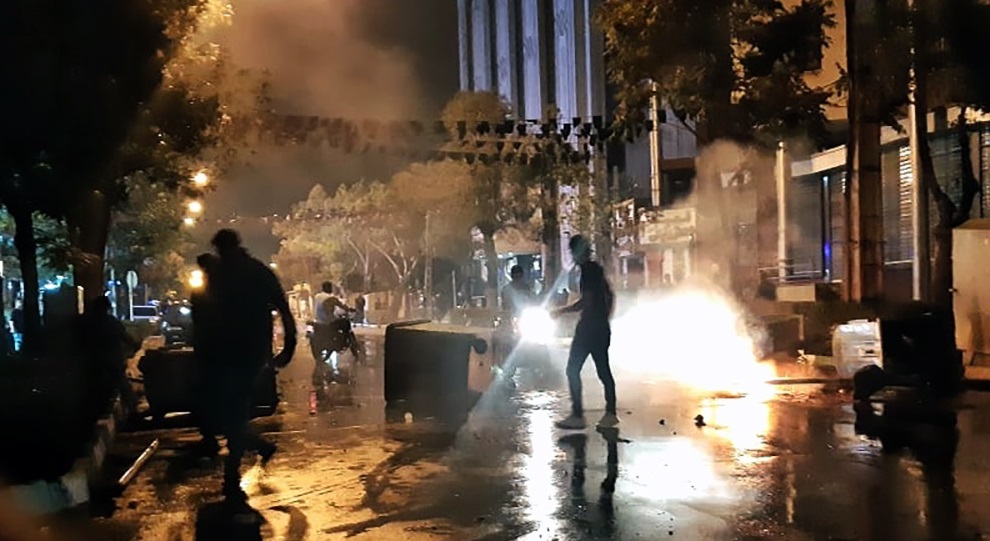 پلیس: در ناآرامیهای اخیر ۱۵۵ نفر در سمنان دستگیر شدند / ۲۶ نفر از این تعداد خانم بودند پلیس: در ناآرامیهای اخیر ۱۵۵ نفر در سمنان دستگیر شدند / ۲۶ نفر از این تعداد خانم بودند