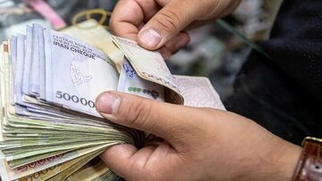 چرا با وجود پرداخت یارانه های کلان، فقر کاهش نمییابد؟/ دولت نمی تواند درآمد بازنشستگان را به میزان تورم بالا ببرد چرا با وجود پرداخت یارانه های کلان، فقر کاهش نمییابد؟/ دولت نمی تواند درآمد بازنشستگان را به میزان تورم بالا ببرد